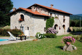 VILLA CASE D'ARNO Tuscany, cool dreams in the uncontaminated nature, pool, pets allowed, Poppi